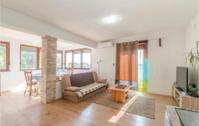 Отель Three-Bedroom Apartment in Biograd  Биоград На Мору